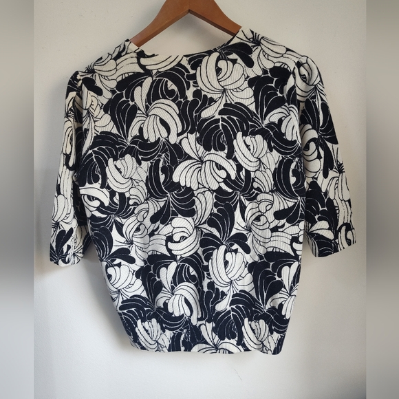 Black and white cream floral cashmere and wool cardigan Vertical Designs szL EUC - Picture 5 of 6